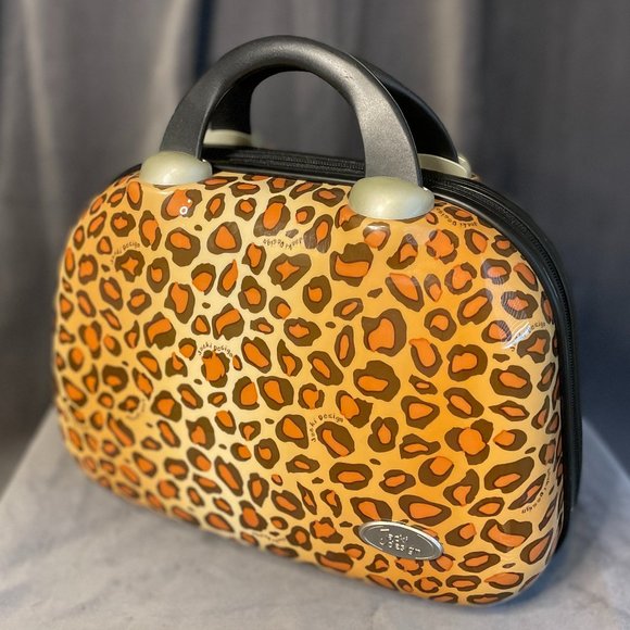 Jacki Design Pin-Up Cheetah Travel Case and Accessories - Picture 1 of 7